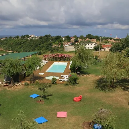 Ξενοδοχείο - *