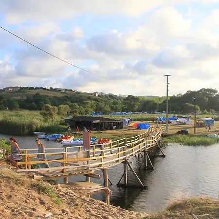 - Ξενοδοχείο