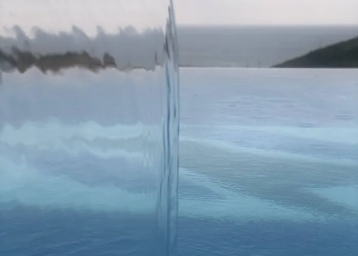 - Szálloda Kıyıköy